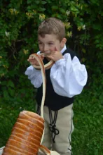 Gyerekek és a kürtőskalács — 3. kép