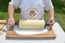 Lapítás és cukrozás cukorba hengergetés révén — 1. kép